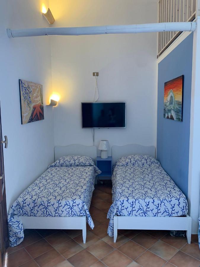 Apartment With Terraces And Private Jacuzzi - San Vito 400M From Beach 圣维托罗卡波 外观 照片