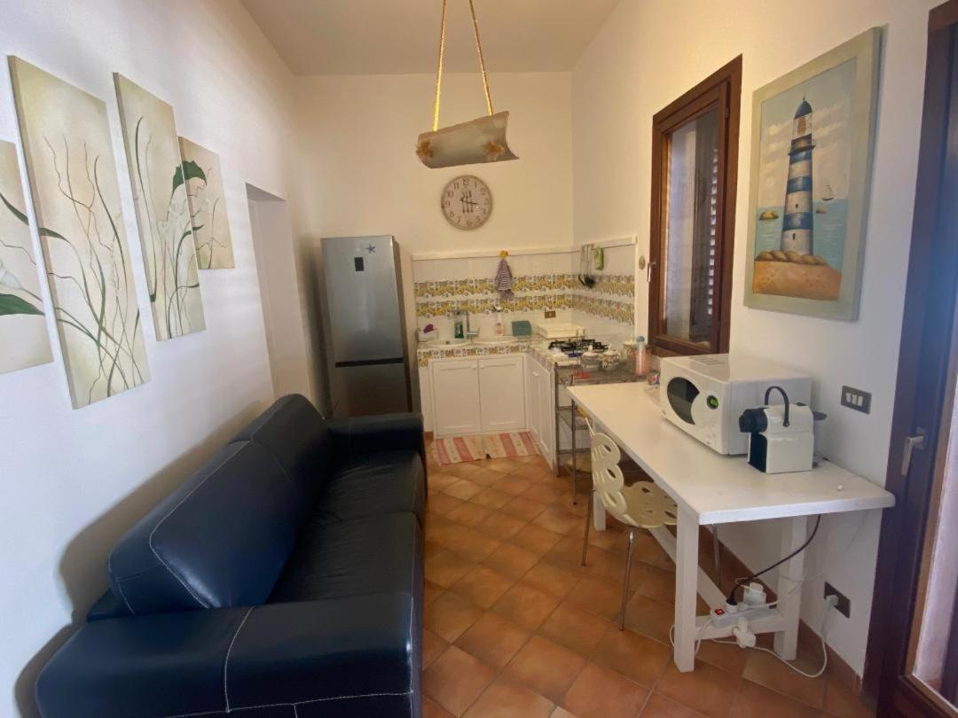 Apartment With Terraces And Private Jacuzzi - San Vito 400M From Beach 圣维托罗卡波 外观 照片