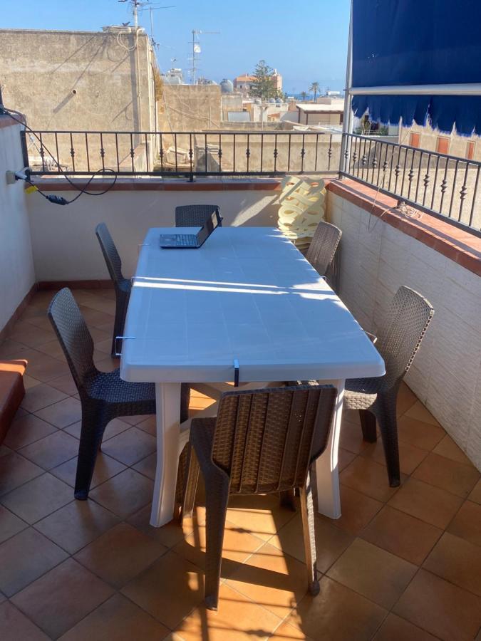 Apartment With Terraces And Private Jacuzzi - San Vito 400M From Beach 圣维托罗卡波 外观 照片